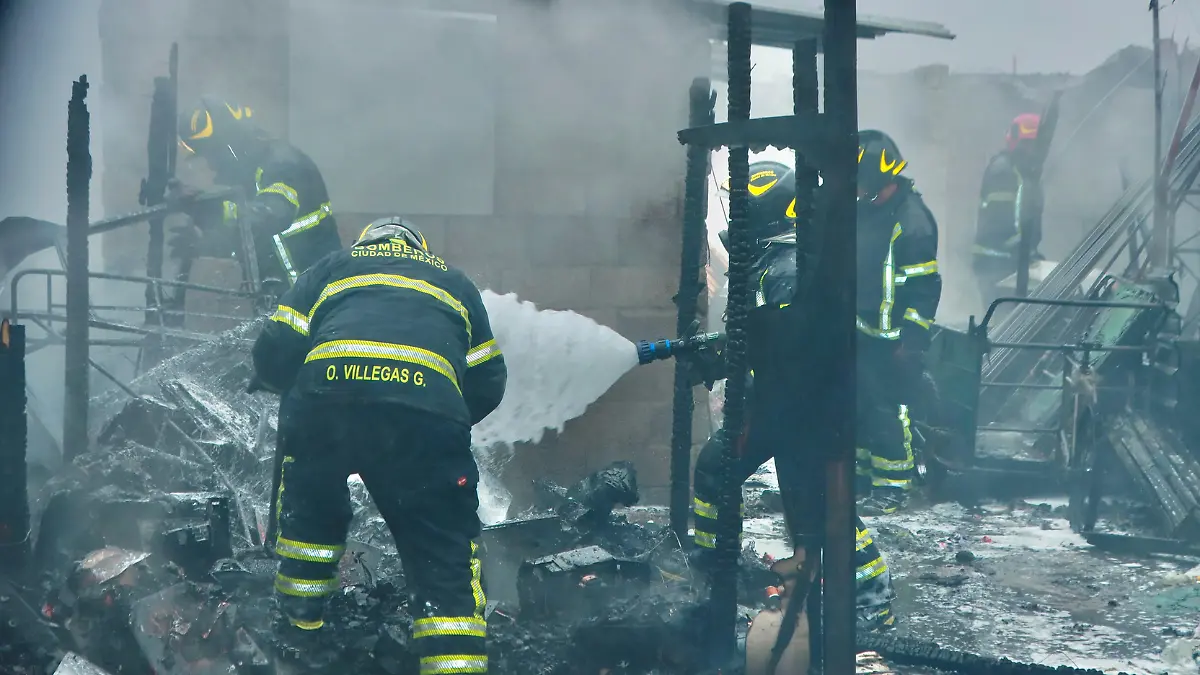 Descartan peligro en la GAM tras incendio